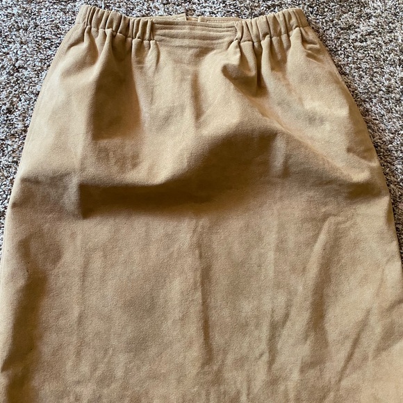 Suede like tan skirt. Size 10 - Picture 1 of 4